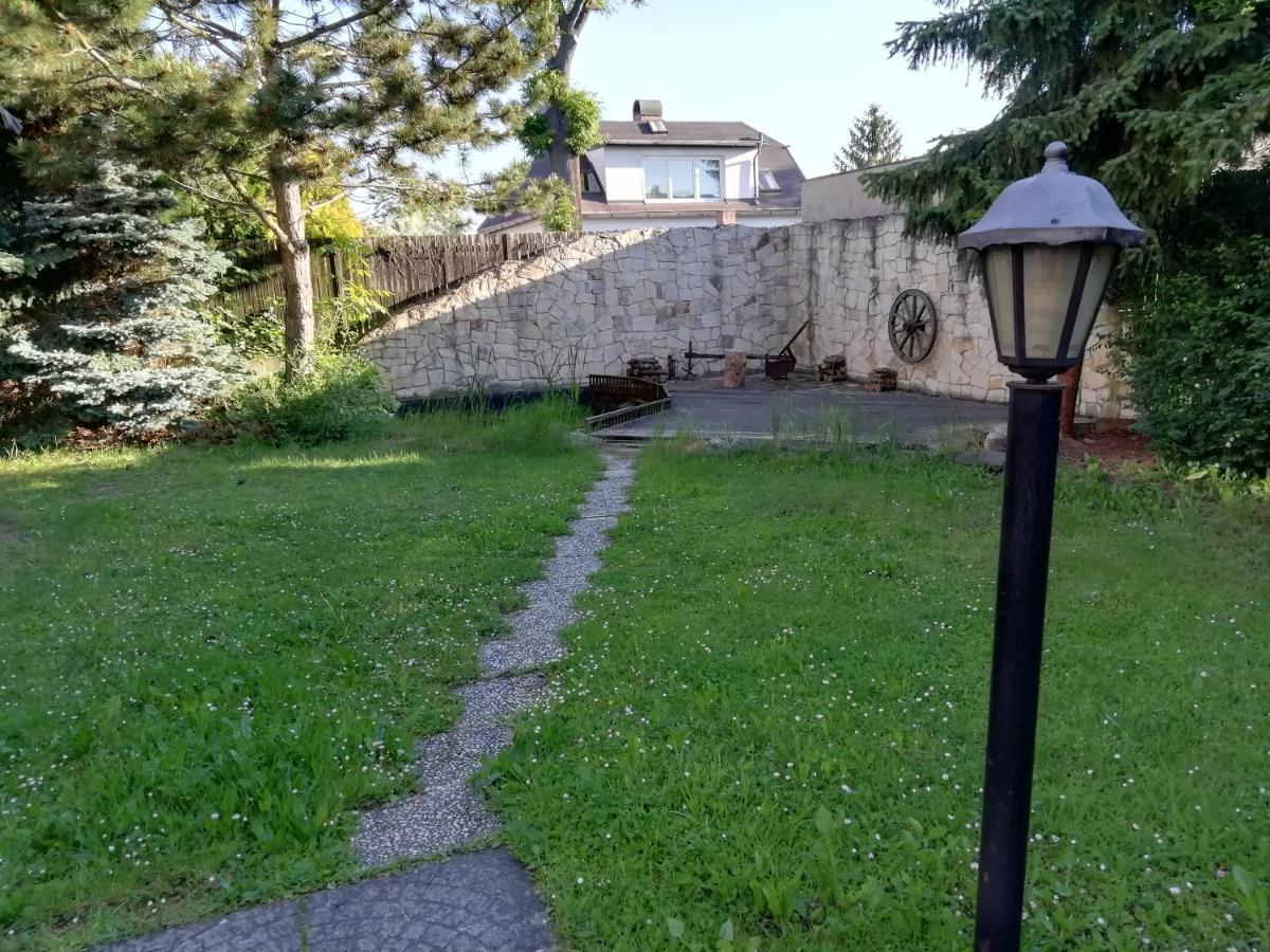 Villa Andy プラハ エクステリア 写真